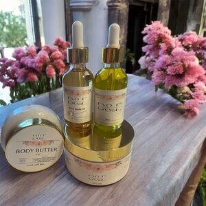 D&E Women Bath & Body Set - Gold and Cream